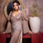 Jayshree Soni Instagram – What’s better then a dress that gives off divinity vibes! 🥰
This Rose Gold Embellished Gown definitely gives us that vibe! Love all the intricate details and designs on this gown! 🥰
To shop this look,
DM for customisation and to place order! ✅
Fashion Designer/Stylist: @roselinmiddleton_
Model : @jayshreesoni6
Photographer: @baliphotographyofficial
Assistant: @sheetal_pal @ankita_mishra2000
Make-up Artist: @mr_chishty_makeup
Hairstylist: @hairstylepuja
.
.
.
#womenwear #womendress #roselinmiddleton #fashiondesigner #fashionstylist #trendyfashion #bluedress #tiedye Mumbai, Maharashtra