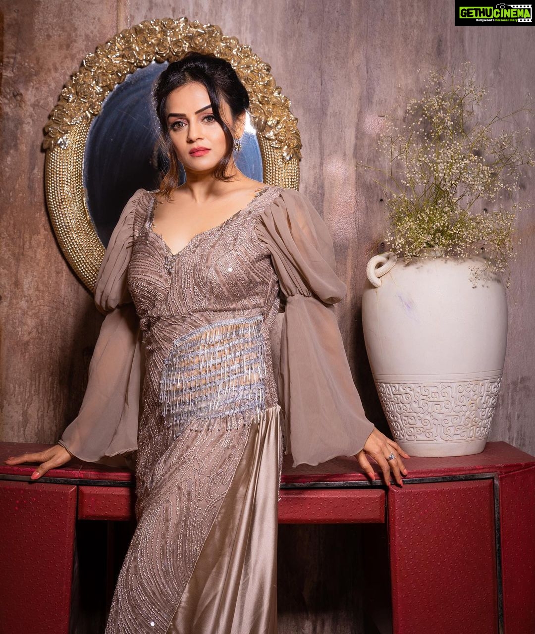 Jayshree Soni Instagram - What’s better then a dress that gives off divinity vibes! 🥰 This Rose Gold Embellished Gown definitely gives us that vibe! Love all the intricate details and designs on this gown! 🥰 To shop this look, DM for customisation and to place order! ✅ Fashion Designer/Stylist: @roselinmiddleton_ Model : @jayshreesoni6 Photographer: @baliphotographyofficial Assistant: @sheetal_pal @ankita_mishra2000 Make-up Artist: @mr_chishty_makeup Hairstylist: @hairstylepuja . . . #womenwear #womendress #roselinmiddleton #fashiondesigner #fashionstylist #trendyfashion #bluedress #tiedye Mumbai, Maharashtra