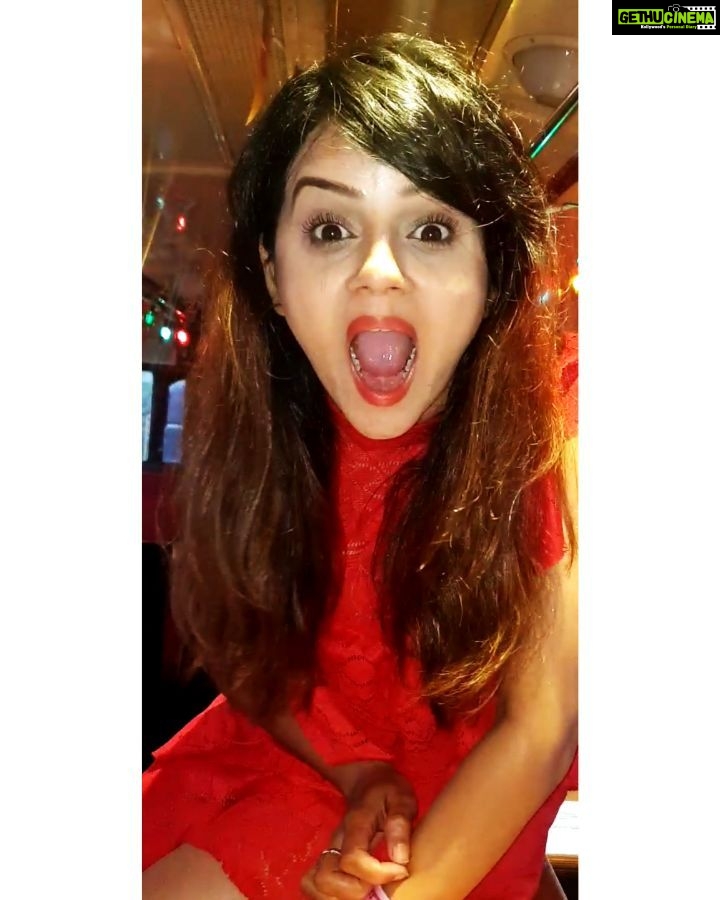Jayshree Soni Instagram - Ek ho gaye Hum aur Tum❤❤❤ My Boomrang madness🤣 . . . . . #funnyvideosdaily #funnylove #funnyvalentine #loveboomerang #tiktoklove #indiancomedian #funnyindian #indiajokes #actorindia #lolsurprise # #comedygig #hilarious #funnyvideos #comedyclub #humor #memes #comedycentral #fun #comedyvideos #comedylife #comedia #comic #entertainment