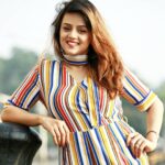 Jayshree Soni Instagram - Fifty stripes of My Dress🤣 . . . #actorportrait #actorphotography #portraitphotographys #indiaportraits # #modelindia  #fashionindian #photoshotindia #artistindia #indiabeauty #beautifulladies #portraiture #jayshreesoni #indianeyes #indianeyemakeup #tvactress