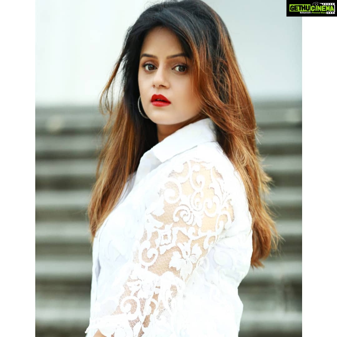 Jayshree Soni Instagram - Forever . . . . #actorportrait #actorphotography #portraitphotographys #indiaportraits # #modelindia #fashionindian #photoshotindia #artistindia #indiabeauty #beautifulladies #portraiture #jayshreesoni #indianeyes #indianeyemakeup #tvactress #tvactors