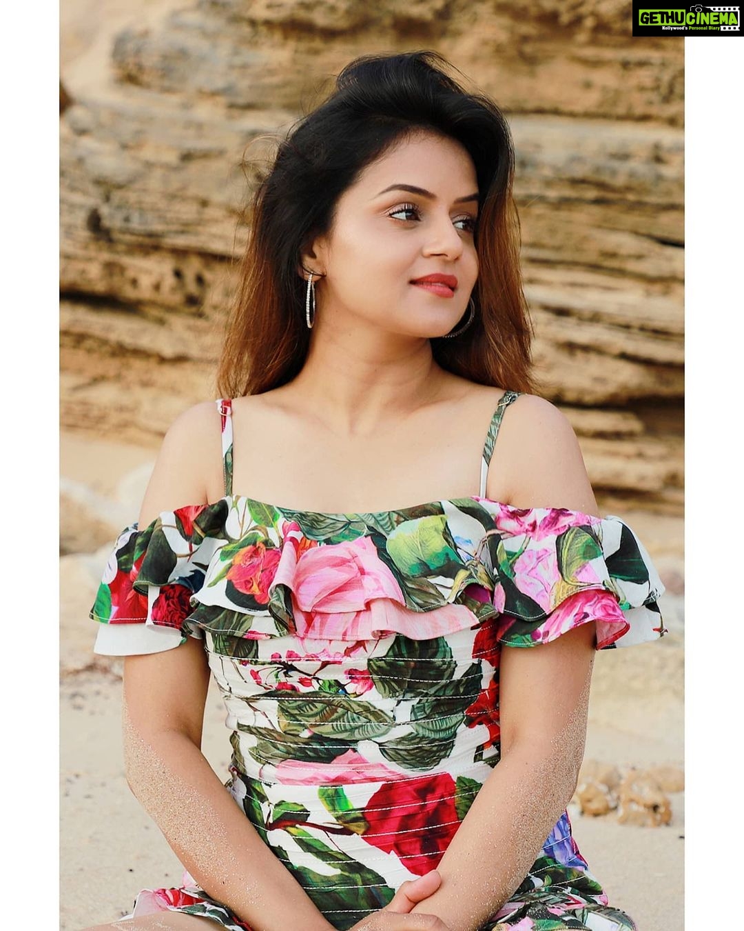 Jayshree Soni Instagram - Sandy days, Beachy haze🤗