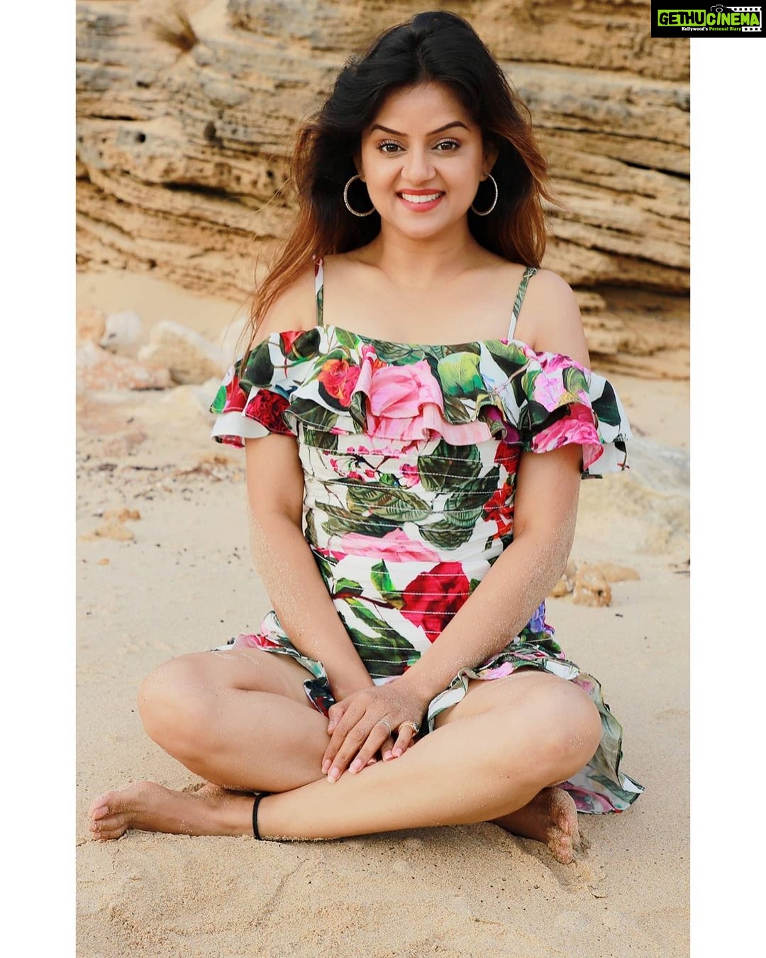 Jayshree Soni Instagram - Sandy days, Beachy haze🤗