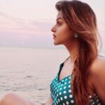 Jayshree Soni Instagram - इंतज़ार…. . . . . . . . . #seaside #sunset #intezar #cantwait #blessme #