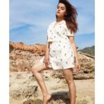 Jayshree Soni Instagram - It's time for the sun, sea and sand. . . . #actorportrait #actorphotography #portraitphotographys #indiaportraits #modelindia #fashionindian #photoshotindia #artistindia #indiabeauty #beautifulladies #portraiture #jayshreesoni #indianeyes #indianeyemakeup #tvactress #tvactors Torquay Beach
