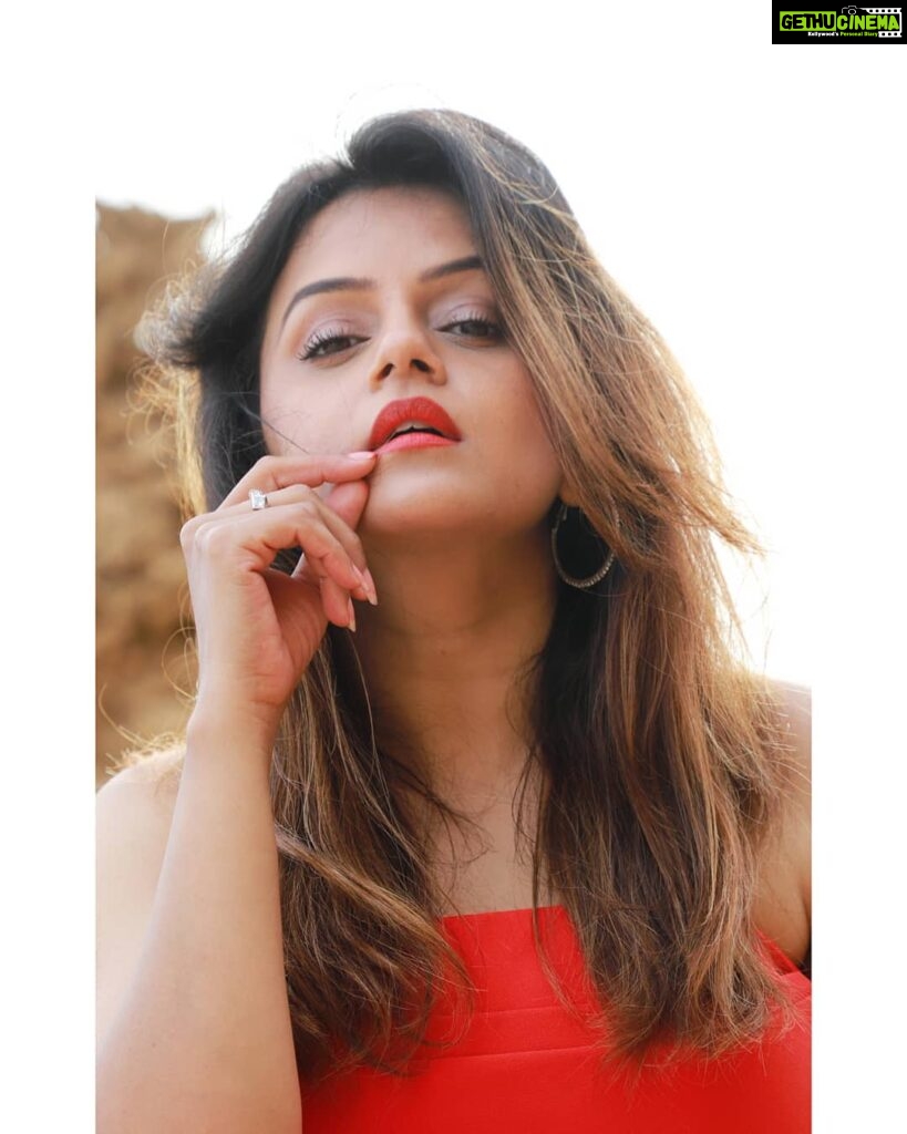Jayshree Soni Instagram - Silence is Luxurious. . . . . #actorportrait #actorphotography #portraitphotographys #indiaportraits #modelindia #fashionindian #photoshotindia #artistindia #indiabeauty #beautifulladies #portraiture #jayshreesoni #indianeyes #indianeyemakeup #tvactress #tvactors #mumbai2020 Alexandra, Victoria