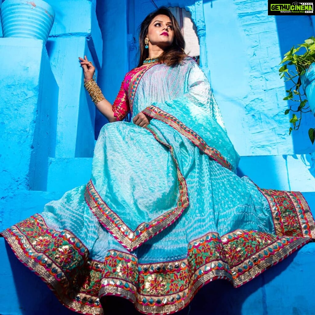 Jayshree Soni Instagram - Everything is Blue... Blue Jodhpur . . . #actorportrait #actorphotography #portraitphotographys #indiaportraits # #modelindia #fashionindian #photoshotindia #artistindia #indiabeauty #beautifulladies #portraiture #jayshreesoni #indianeyes #indianeyemakeup #tvactress #tvactors #jodhpur #mehrangarh #rajasthan #team #jodhpurdiaries #rajasthani #jodhpurbluecity #jodhpurbeauty #jodhpurmakeupartist #jodhpurstyle #bluecity #jodhpurblue . Jodhpur - The Blue Heaven