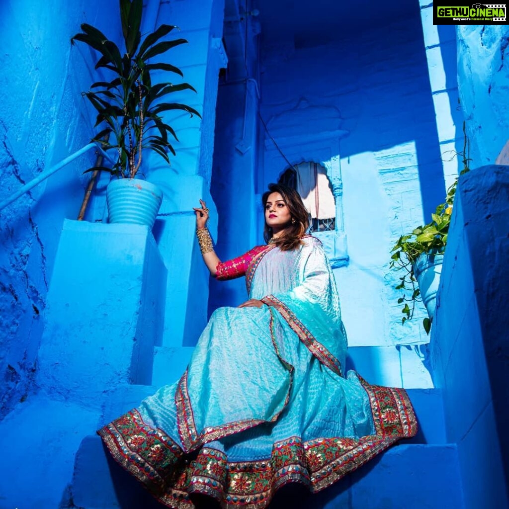 Jayshree Soni Instagram - Jodhpur... everything is special about you. . . . . #actorportrait #actorphotography #portraitphotographys #indiaportraits # #modelindia #fashionindian #photoshotindia #artistindia #indiabeauty #beautifulladies #portraiture #jayshreesoni #indianeyes #indianeyemakeup #tvactress #tvactors #jodhpur #mehrangarh #rajasthan #team #jodhpurdiaries #rajasthani #jodhpurbluecity #jodhpurbeauty #jodhpurmakeupartist #jodhpurstyle #bluecity #jodhpurblue . . Credits: Photography by @royalrajwada_photography @lakkigehlote Organiser: Ravi @guruorganizer Jodhpur - The Blue Heaven