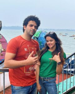 Jayshree Soni Instagram - While clicking this picture also, looks like he is into a character…. That’s the impact of a great performer.. 🫡  @officialpiyushmishra 

@pushpanshukhale 

#actorslife #greatperformer ##piyushmishra #instaclick #bhopaldiaries #instapost