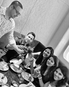 Jayshree Soni Instagram - Friends for Life…. Forever😘❤️😇
.
.
.
. 
#opakipos #greecetheme #friends #reunion #bff #saturdaynight #drinks #tequila #greekfood #greekmusic