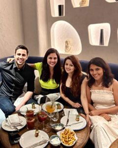 Jayshree Soni Instagram - Friends for Life…. Forever😘❤️😇
.
.
.
. 
#opakipos #greecetheme #friends #reunion #bff #saturdaynight #drinks #tequila #greekfood #greekmusic