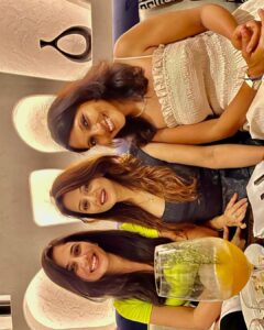 Jayshree Soni Instagram - Friends for Life…. Forever😘❤️😇
.
.
.
. 
#opakipos #greecetheme #friends #reunion #bff #saturdaynight #drinks #tequila #greekfood #greekmusic