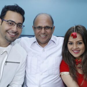 Jayshree Soni Instagram - ज़िन्दगी जीने का मज़ा तो आपसे मांगे हुए सिक्कों से था, “पापा” हैप्पी फादर्स डे
Wish you a healthy and happy life forever love you papa 🤗❤️@rajendrasoni.rajendrasoni.940 
.
.
.
.
.
#happyfathersday #loveyou #merepapa #fathersday #happyfaces #ashirwad #memories #papalove #papa