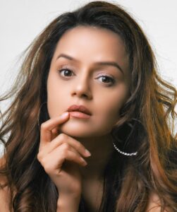 Jayshree Soni Instagram - Vibesss…. 💜💜💜
.
.
. 
Thanks to @arnob_ghosh_ 
Shot by: @arnob_ghosh_ 

#phot #photoshoot #purple #mood #vibes #feel #mumbai #hashtags