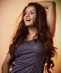 Jayshree Soni Instagram - Vibesss…. 💜💜💜
.
.
. 
Thanks to @arnob_ghosh_ 
Shot by: @arnob_ghosh_ 

#phot #photoshoot #purple #mood #vibes #feel #mumbai #hashtags