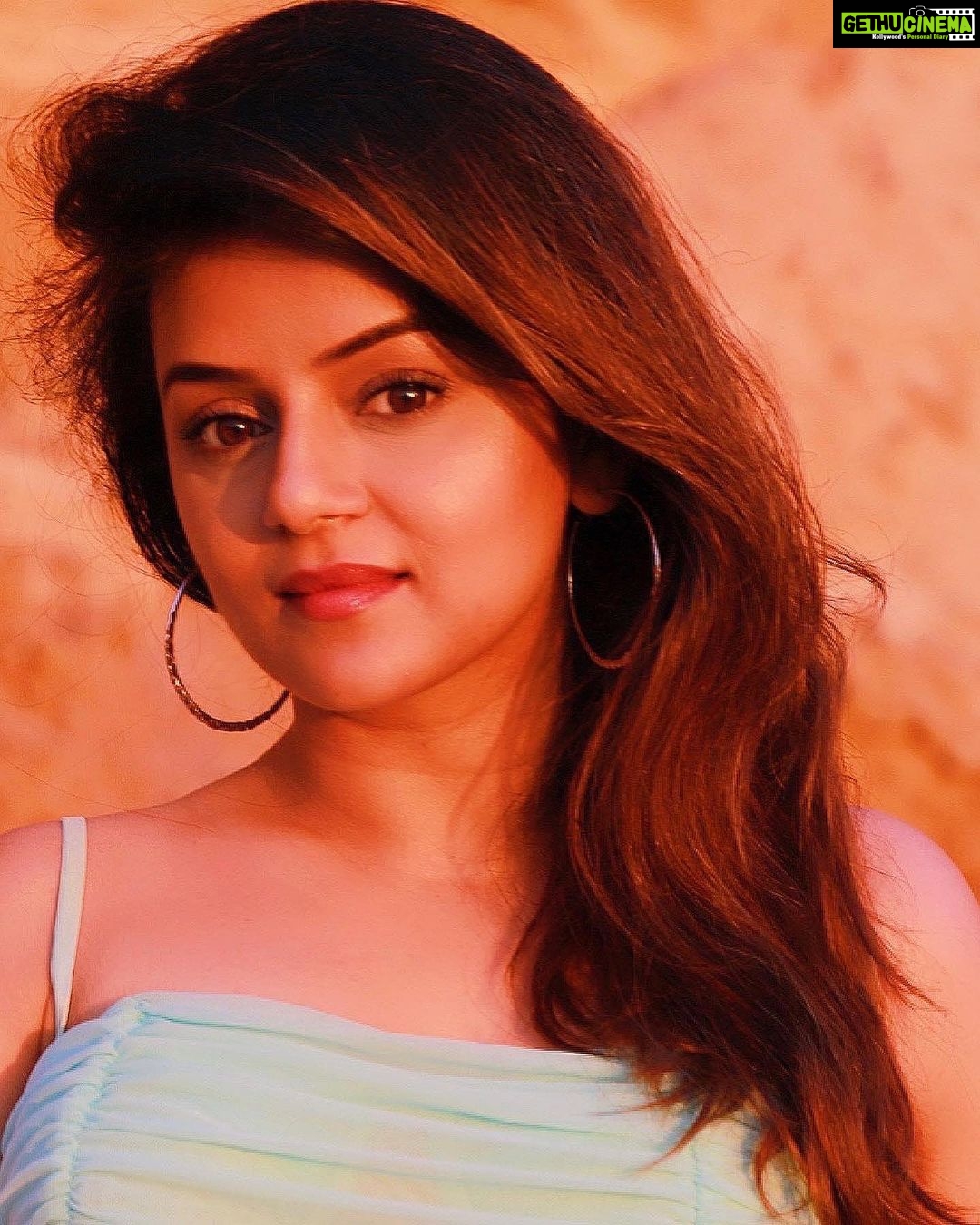 Jayshree Soni Instagram - I decide my vibes and happy one is the most favourite….😄 . . . . . . . . . . . . . . . . . . . . . #happyvibes #instagram #happiness #instagood #captions #sunset