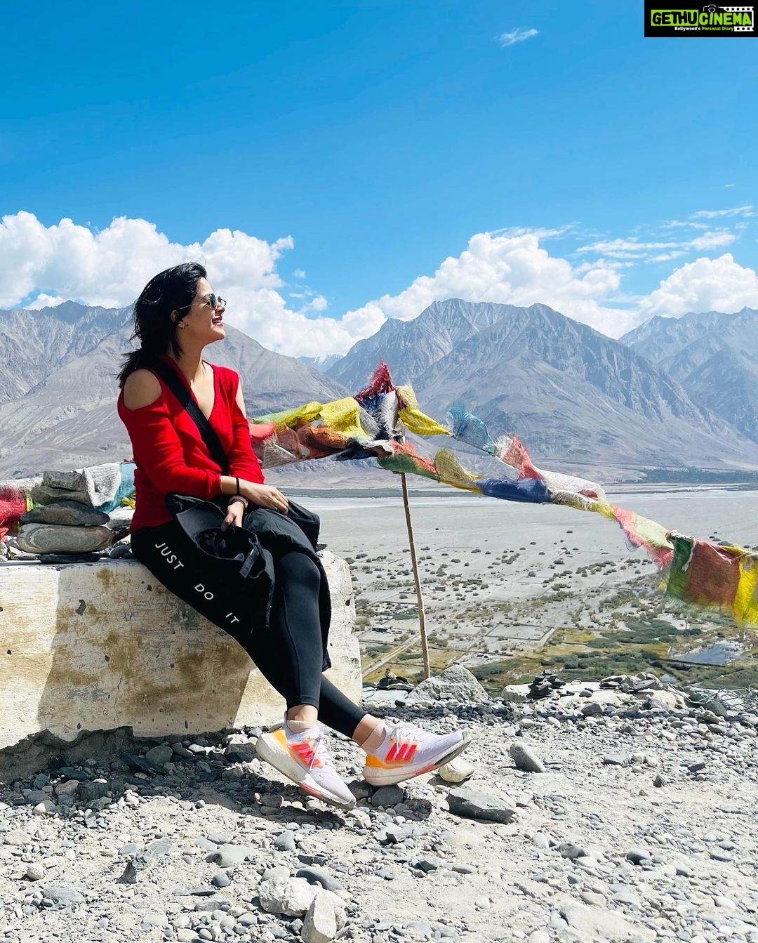 Jigyasa Singh Instagram - मेरा दिल कहीं दूर पहाड़ों में खो गया 🎶❤️