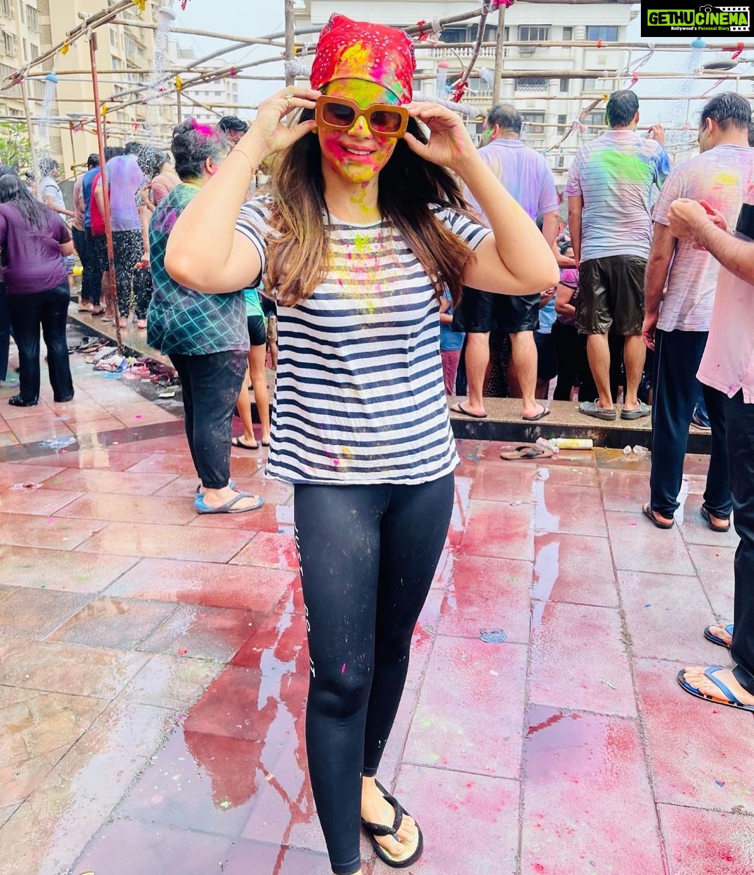 Jigyasa Singh Instagram - Do me a favour ? #letsssssplayyyholi 😂