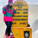 Jigyasa Singh Instagram - Lets wander where the 📶 wifi is weak ! 😋🍬 Khardungla 18380 Ft.