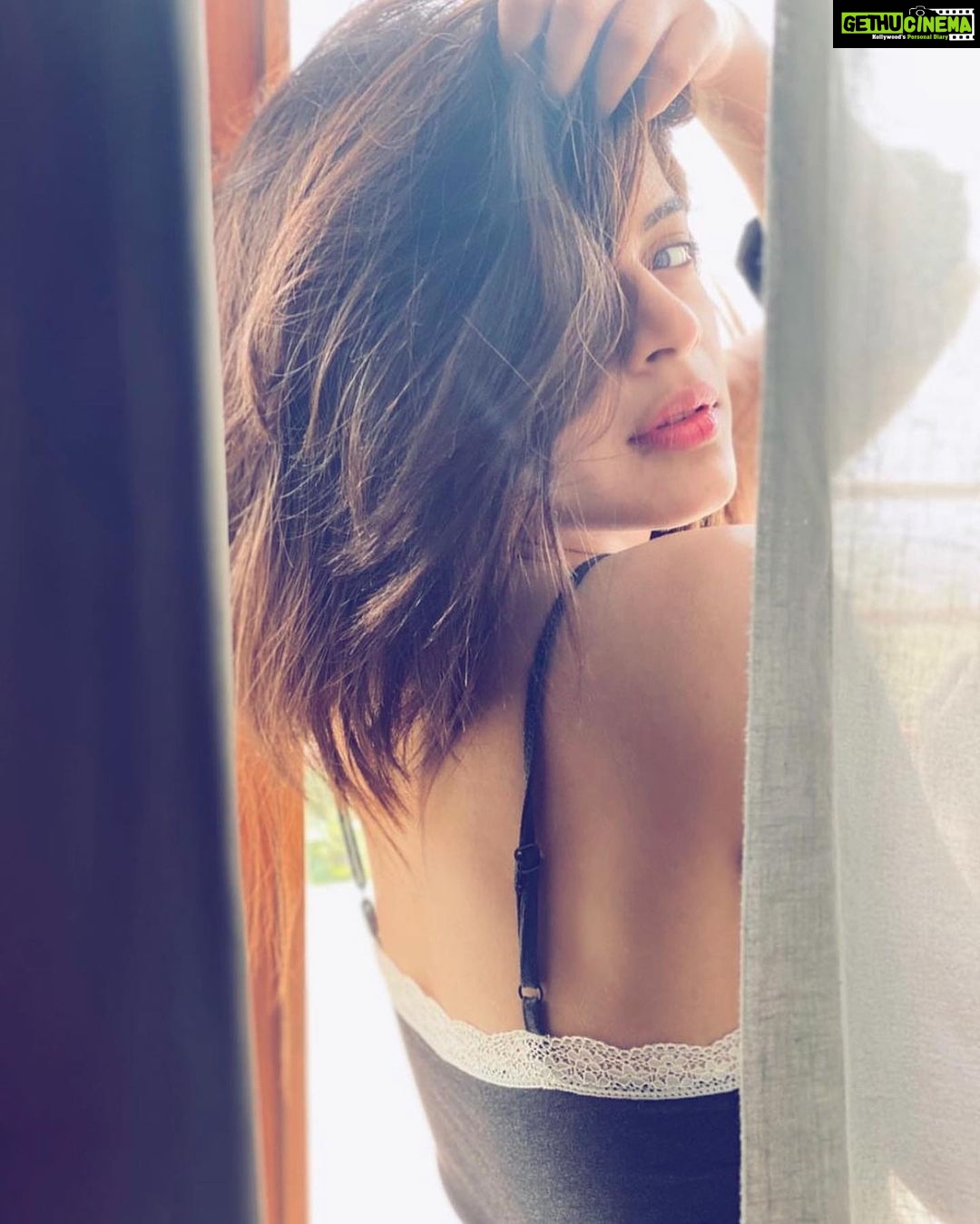Jigyasa Singh Instagram - How beautiful it is to be sensitive and strong at the same time ! we let our emotions groove with our strength and when the two come together nothing can stop us ✨