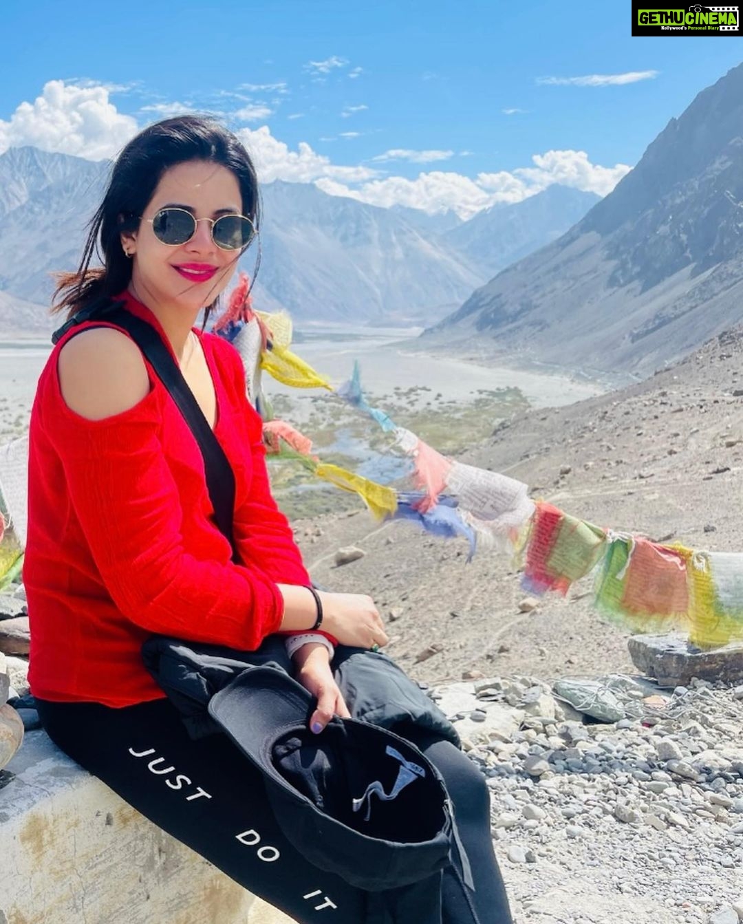 Jigyasa Singh Instagram - मेरा दिल कहीं दूर पहाड़ों में खो गया 🎶❤️
