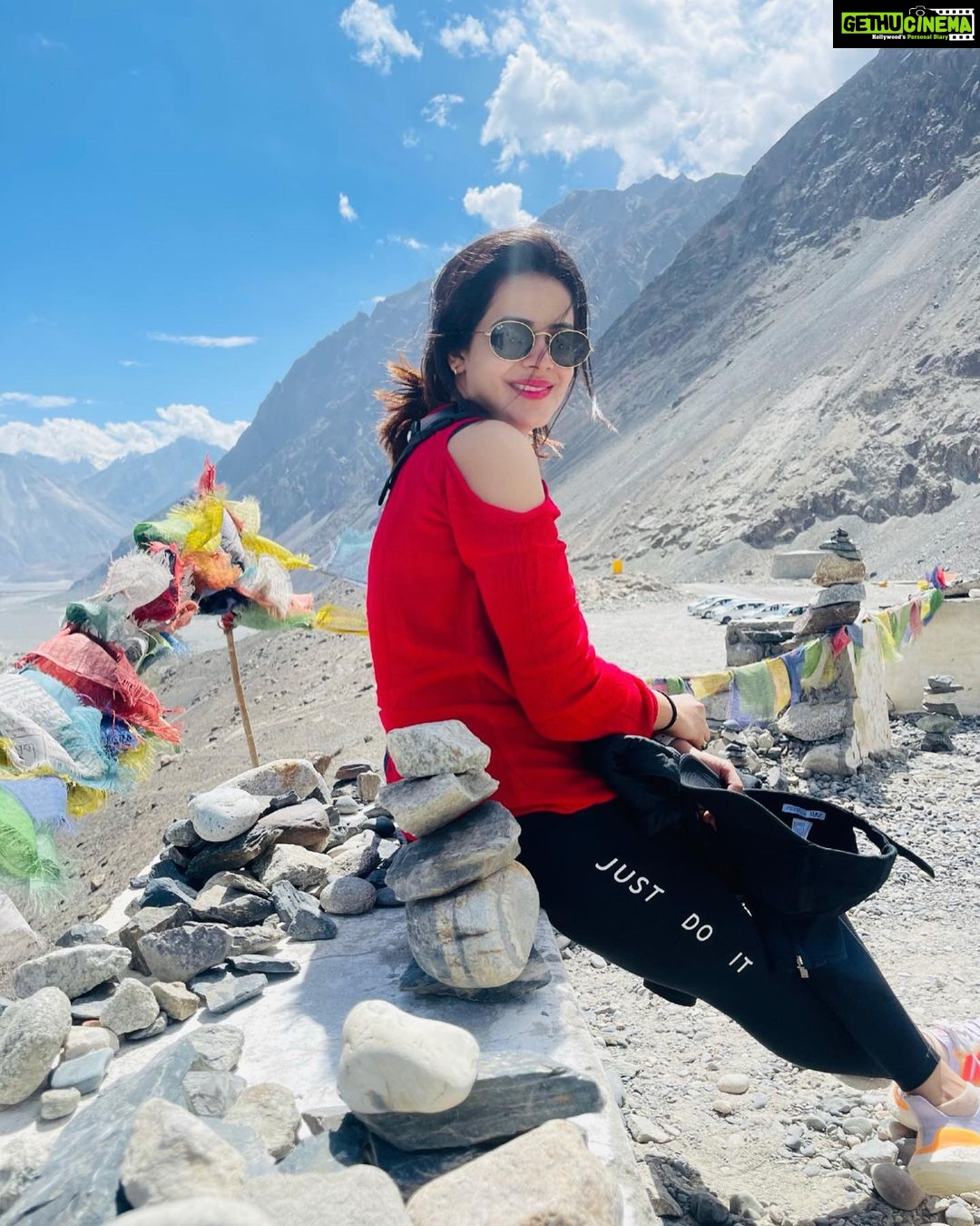 Jigyasa Singh Instagram - मेरा दिल कहीं दूर पहाड़ों में खो गया 🎶❤️