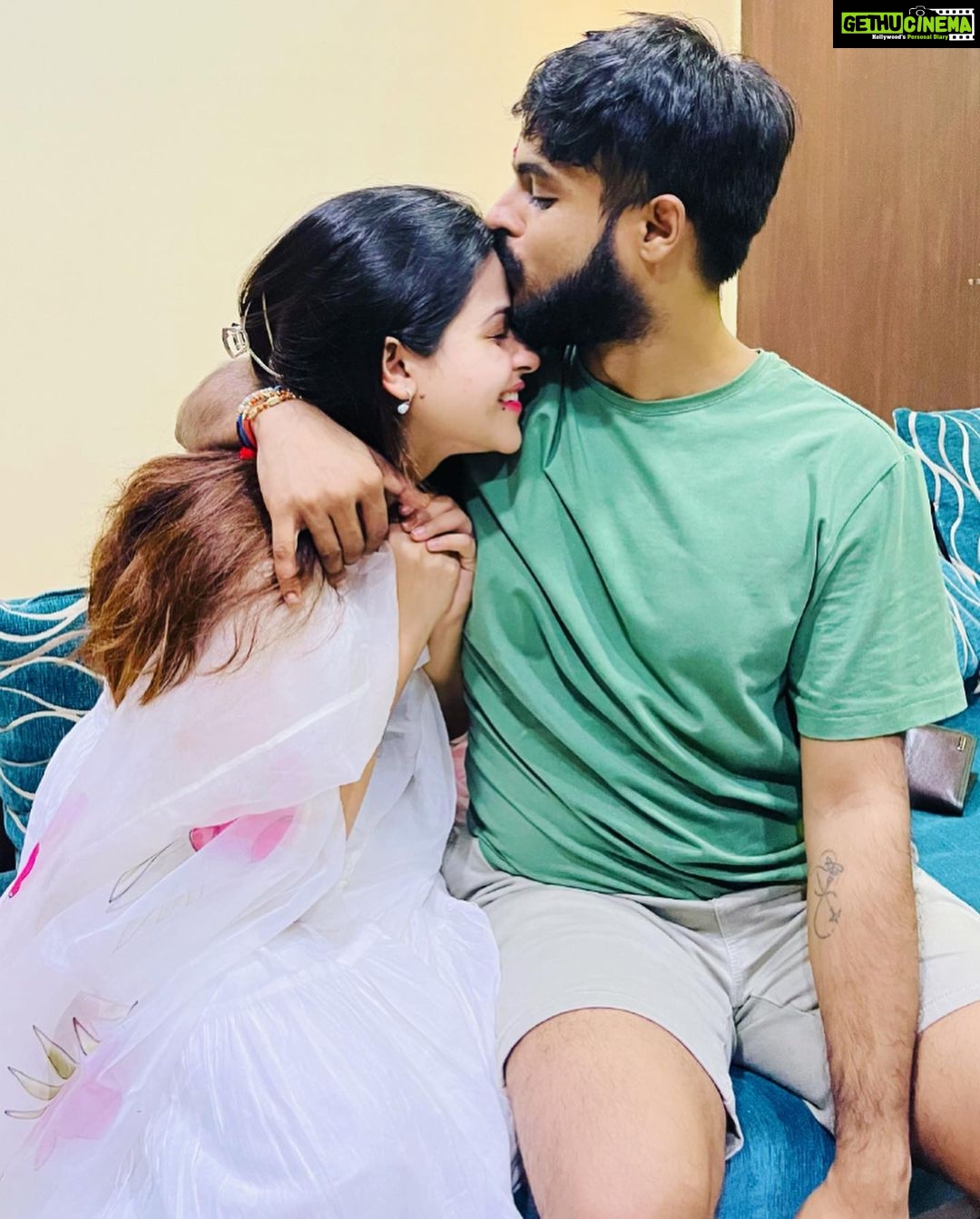 Jigyasa Singh Instagram - Thankyou and I love you bhaiya 🥹❤️ Always and forever ! @pranav.singh28