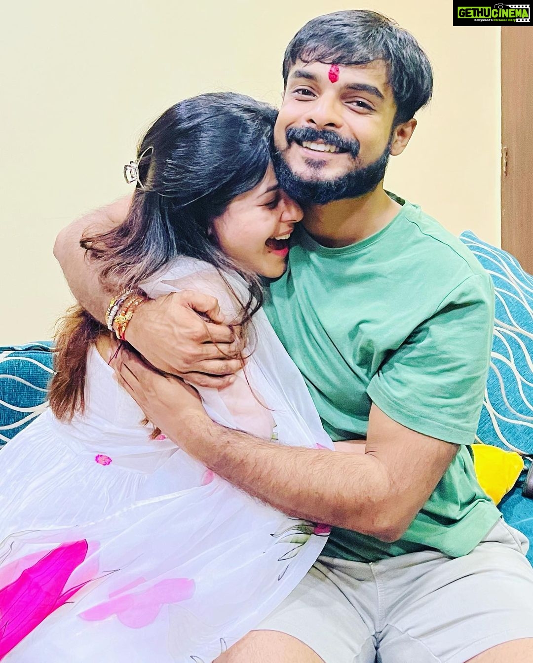 Jigyasa Singh Instagram - Thankyou and I love you bhaiya 🥹❤️ Always and forever ! @pranav.singh28