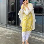 Jigyasa Singh Instagram - Putting on my actual style… Always a fan of timeless indian wear ! Wearing @roze.india ❤️