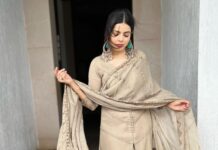 Jigyasa Singh Instagram - Putting on my actual style… Always a fan of timeless indian wear ! Wearing @roze.india ❤️