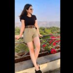 Jigyasa Singh Instagram – of blue skies & red flowers… 🌺 Cooper’s Fudge