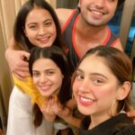Jigyasa Singh Instagram - It’s important to have good set of friends! ❤️🐣 @babyybrownnn @jigyasa_07 for moral support and location courtesy - @meherzanmazda #friends #trendingreels