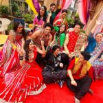 Jigyasa Singh Instagram - Mera Sundar Thapki pariwar ❤️ @rachana.mistry.1604 @jaya.bhattacharya @aakashahuja @nehayadav_official @shital_antani @mummaz_lillgirlforever @someshsharmaofficial @farida.dadi.73 @pal.arup08