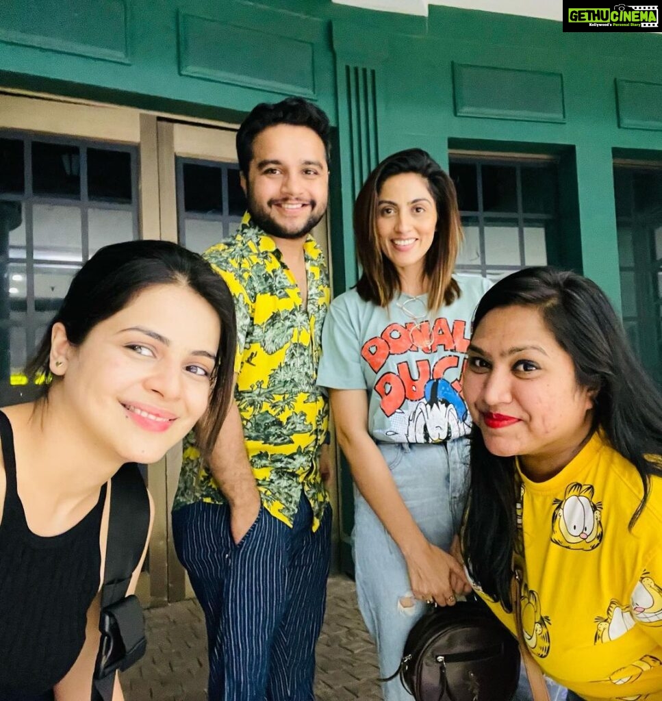 Jigyasa Singh Instagram - Life is better with these 3 ❤️ Every year same day ritual done right ✅