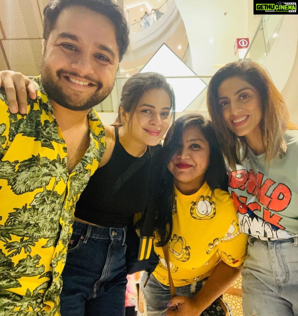 Jigyasa Singh Instagram - Life is better with these 3 ❤️ Every year same day ritual done right ✅