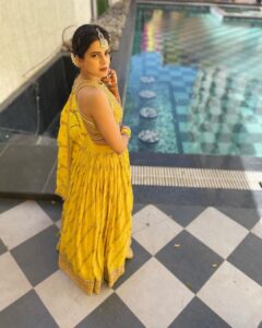 Jigyasa Singh Instagram - There’s nothing a man can do that I can’t do better & in heels !
A Woman is a full circle. 
We create, We nurture, We Transform. 
Happy Women’s Day to all the beautiful ladies out there 💫💕

Hair and makeup by : @sushmakhandagle & @shekhar_g28