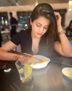 Jigyasa Singh Instagram - Photo Dump'LING 🤤😛