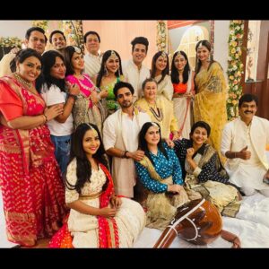 Jigyasa Singh Instagram - थपकी प्यार की 2 ❤️

Little did i know that it would end before 'the end'.
Friends, well-wishers, my loyal audience, fans..everyone keep asking why i left the show in between but sometimes prioritising health & yourself is a Must. 
This show wasn't just another show for me. It was a child whom i was raising. 
Trust me when i say this, it has been way more difficult for me to make this decision than anything else ever. 

I have had the bestest times during this season, made the sweetest of memories & met some really really amazing people. 

Thank you @ved14august @ritu_raj1978 @shoonya_square  for believing in me as "Thapki" once again & supporting me in the hardest of times. 
Thanking @sonnalakakar ma'am for always believing in me for every character ❤️
Thanking @sanjaysatavase sir and @agarwalrinks sir for being the sweetest directors one can ever wish to work with ! 
@chhayachouhan you know what you mean to me..Thankyou for every little bit. ❤️
@aaroosheesood for being so sweet & supportive. 
@simranushha @sshweta_mishra i am blessed to know & to have worked with girls like you .. 💕
@jaya.bhattacharya 
This lady has been there with me since season 1..Always smiling , always joyful and i've learned so much from her,shared every emotion..
Thankyou ma'am ❤️
#shri * 3 @aakashahuja ji 🤣 Thankyou for being the best co-star i've worked with & for always keeping the mood on set light, cheerful & full of laughter (whats wrong with you Daminee Ka Dost hahaha 🤣)
@rachana.mistry.1604 
My girlfriend since Shakti. 
Scenes with you were super fun & will always miss our gossiping sessions. Always there for you.! ❤️
Thanking all my co-actors @farida.dadi.73 @nehayadav_official @mummaz_lillgirlforever @tumhaaresamaksh @shital_antani @pal.arup08 @someshsharmaofficial @upadhyay.urvashi @nandinimaurya @vorapratishofficial @akshayabhingarde (stay the same cause people like you are hard to find ❤️) 
Thank you to every single one working behind the camera.

Lastly, i would personally want to thank every single FAN, Fan group, my audience for accepting & appreciating all my work & every character i portray. 
We are nothing without your love & support. 
Dil Se Shukriya ❤️🙏