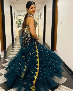 Jigyasa Singh Instagram - D'Day Green ! 💚✅

Wearing @kalkifashion 👗
Jewellery by : @minerali_store 💕
Hair and makeup by : @sushmakhandagle & @shekhar_g28