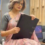 Jigyasa Singh Instagram – If nothing is going well in life just call your Grandmother..! 🤓👵
Giving some lessons of life ✋🏻