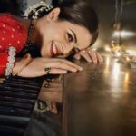 Jigyasa Singh Instagram – They say , when you work , work with a smile ( though that’s not a smile..thats a big teeth showing laughter which occasionally is uncontrollable for me) 🤪😬🌸
never leaving a chance to laugh out loud ..! -Thapkipyarki2