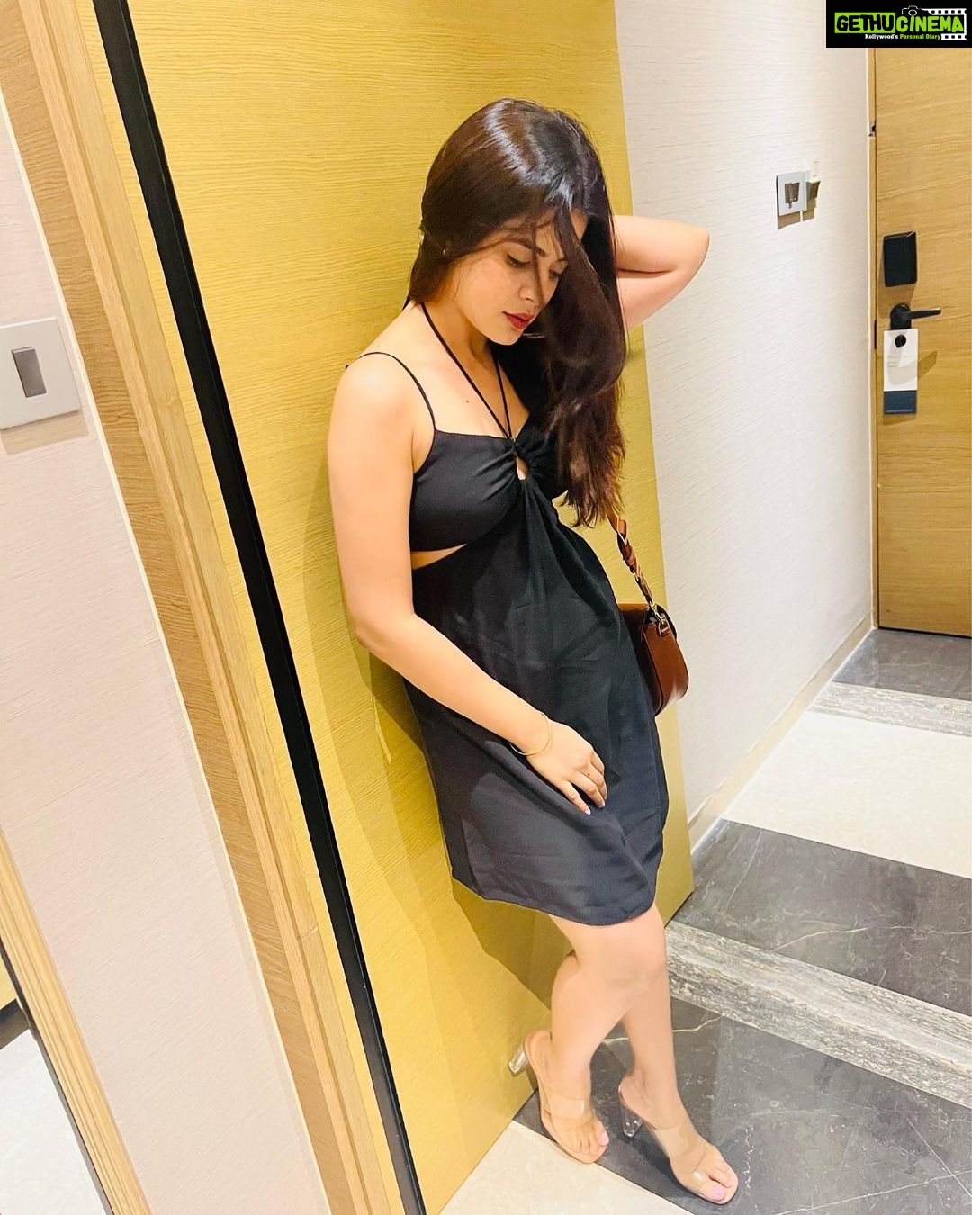 Jigyasa Singh Instagram - Back in black ! 🖤✔️