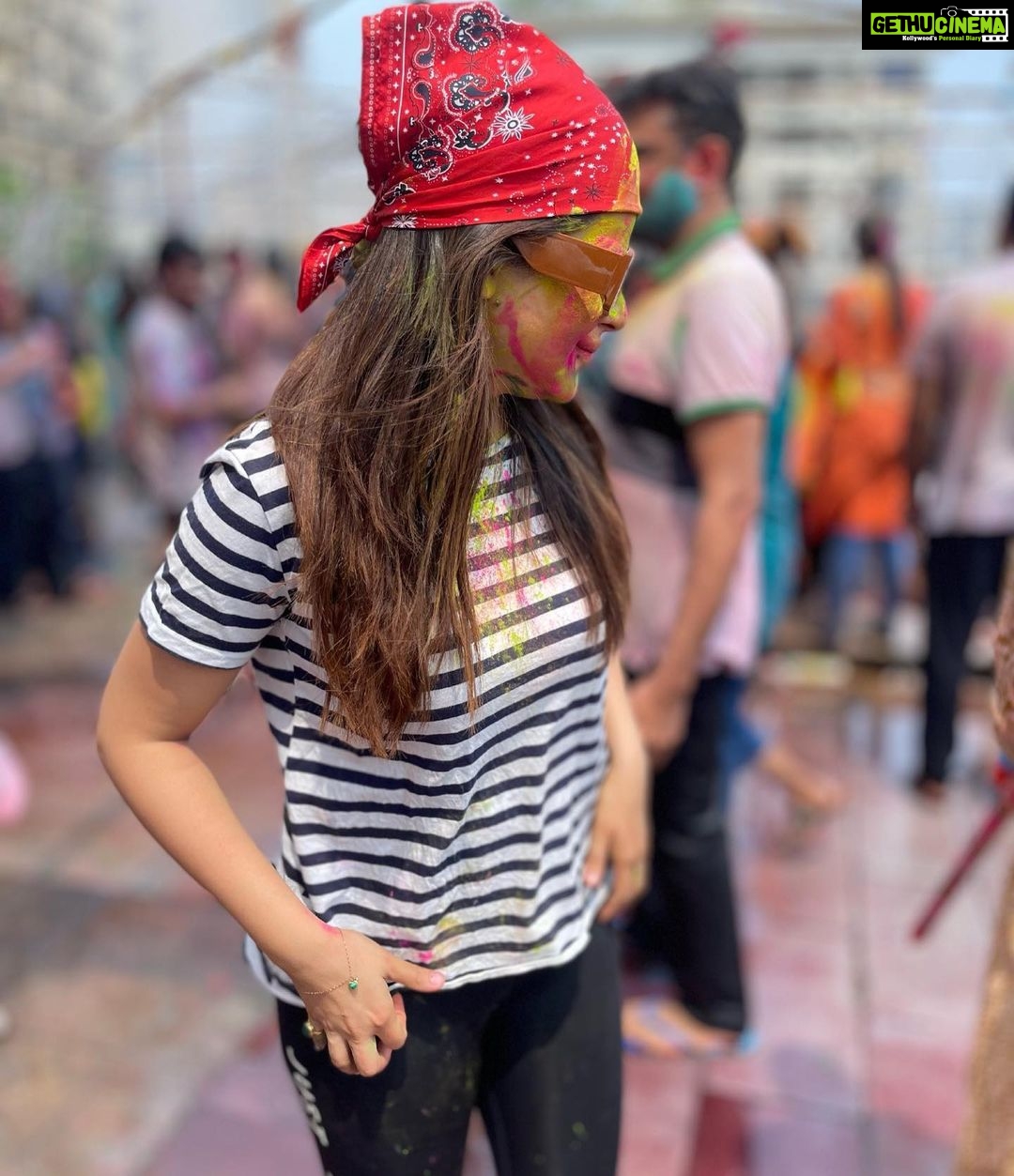 Jigyasa Singh Instagram - Do me a favour ? #letsssssplayyyholi 😂