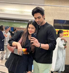 Jigyasa Singh Instagram - It’s difficult to find people who love their work so much that whenever and whatever they speak they are only speaking about work..😬🤗 and that is incredible ! 
reunion with purab AKA now AYAAN MITTAL . 
You are fab in your new show aakash.. longggg way to go 💫