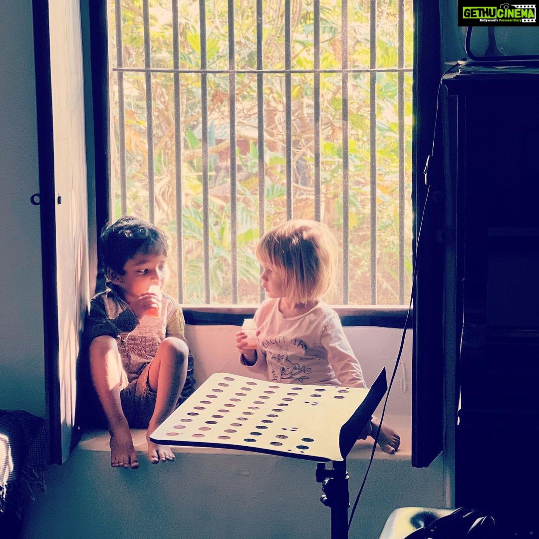 Kalki Koechlin Instagram - Afternoon refreshment #thekidsarealright