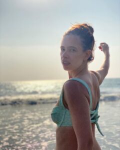 Kalki Koechlin Instagram - बिकिनी बौड😉
The body changes…shrinks and enlarges, stretches and ages, breaks and fixes itself, cries, laughs and leaves scars that are witness to its healing, some days it’s less easy to show off, and ten years down the line I’ll have a different set of challenges, but today, I’m celebrating this extraordinary machine.

Amazing improvised shoot by @shanawaz421 🤗