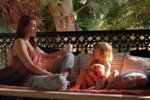 Kalki Koechlin Instagram - Sappho likes hearing the same story over and over, first in French, then in Hindi and then in English, and if Abba is around also in Hebrew. She never tires of it, she listens for variations and is highly excited by the slightest deviation, correcting me and putting me back on the right course, it’s her comfort corner, a safe place she knows well and can revisit whenever she wants…
#storytime
#kidbrainsareawesome 
Thanks for the 📸 @bigfoot_guitars