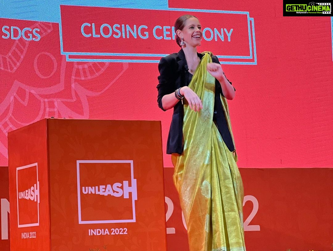 Kalki Koechlin Instagram - A great time telling stories at @infosys today, and what a gorgeous training campus in Mysore π²β
#unleash #genderequalityforall #sustainability #presence #shahrukhkhan HMU @angelinajoseph Sari @rajtexfabrics