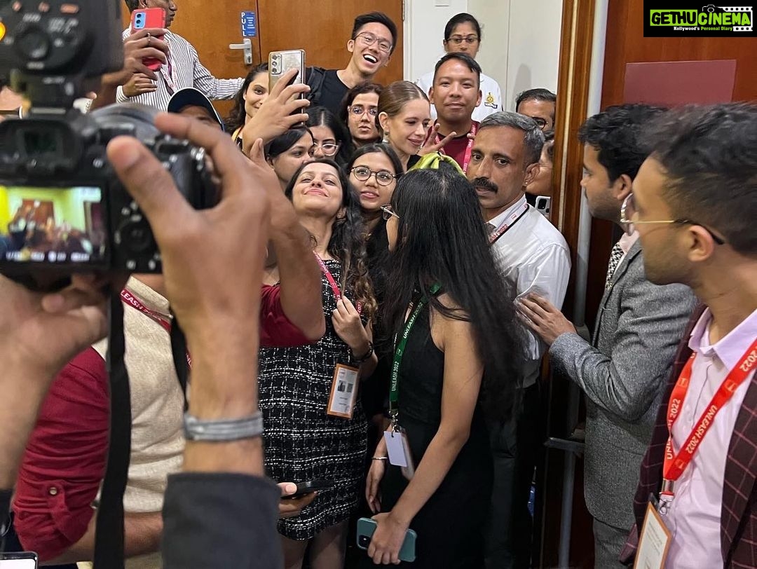 Kalki Koechlin Instagram - A great time telling stories at @infosys today, and what a gorgeous training campus in Mysore π²β
#unleash #genderequalityforall #sustainability #presence #shahrukhkhan HMU @angelinajoseph Sari @rajtexfabrics