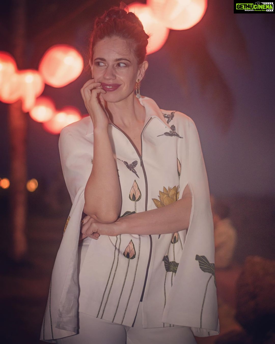 Kalki Koechlin Instagram - Bloom for @goldfishthefilm at @iffigoa 📸 @goa_photographer_candolim 👗 @shahinmannan 🙏🏼 @elevate_promotions 🎀 @menakshiraju